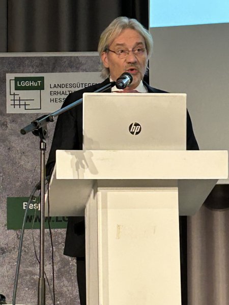 Christoph Störger, Vorsitzender der LGGHuT, begrüßt die Gäste.